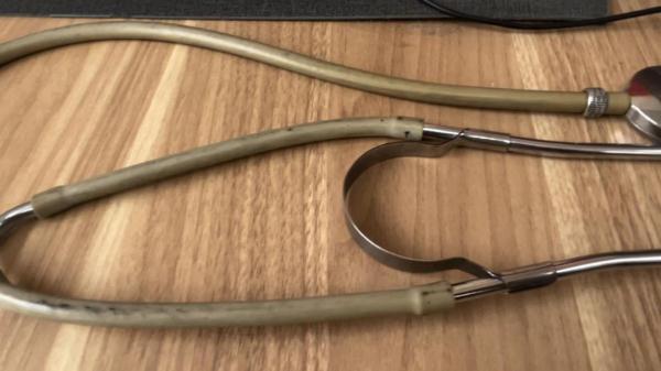 拎上一個帆布袋就能出診，1500多位老人的守護(hù)者：山村醫(yī)生錢建英