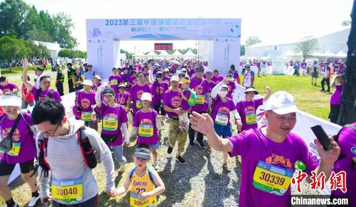 （成都大運紀(jì)事）大運惠民落實處成都全民健身持續(xù)升溫